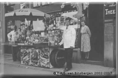 Stand voor de winkel Parijs in Arnhem