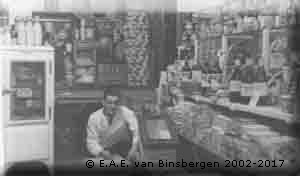 Personeel bij koelkast